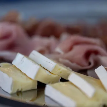 Bluonly Boutique Bed & Breakfast 4*