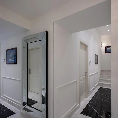 Bluonly Boutique Bed & Breakfast 4*