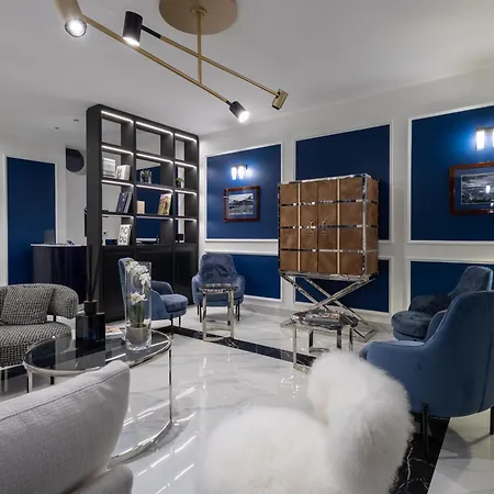 Bluonly Boutique 4* ואסטו